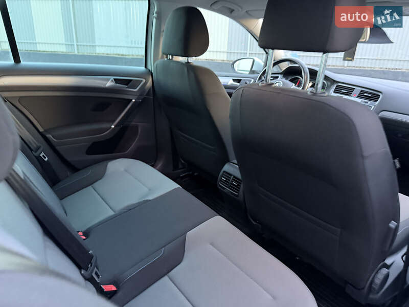 Хэтчбек Volkswagen e-Golf 2015 в Виннице