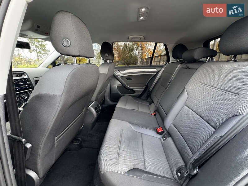 Хэтчбек Volkswagen e-Golf 2017 в Пирятине