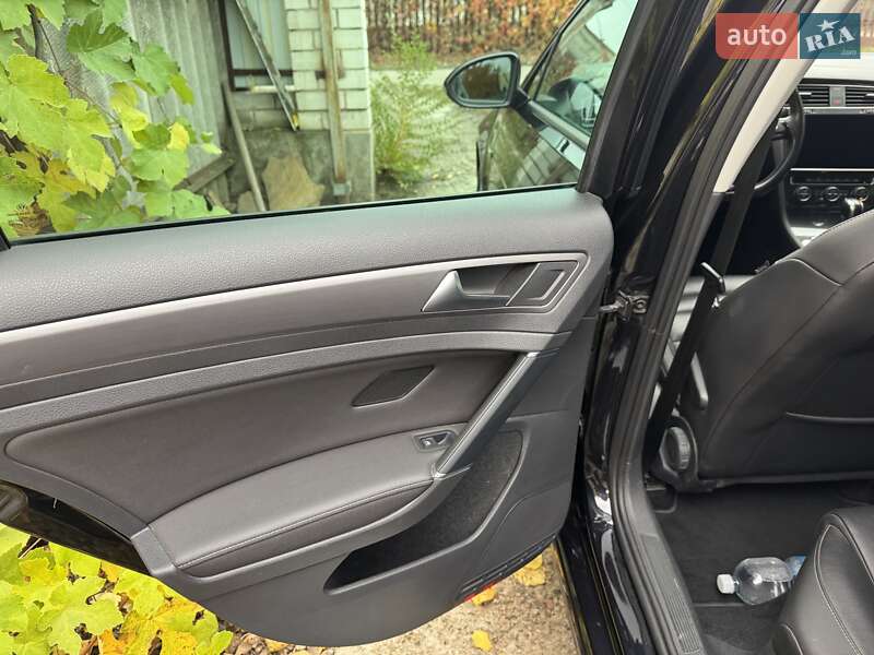 Хетчбек Volkswagen e-Golf 2018 в Запоріжжі