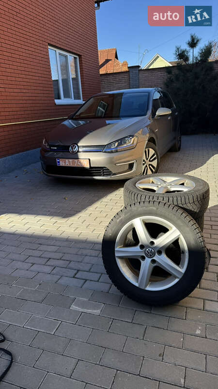 Volkswagen e-Golf 2015 Volkswagen e-Golf 2015