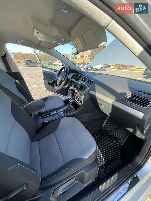 Хетчбек Volkswagen e-Golf 2015 в Львові