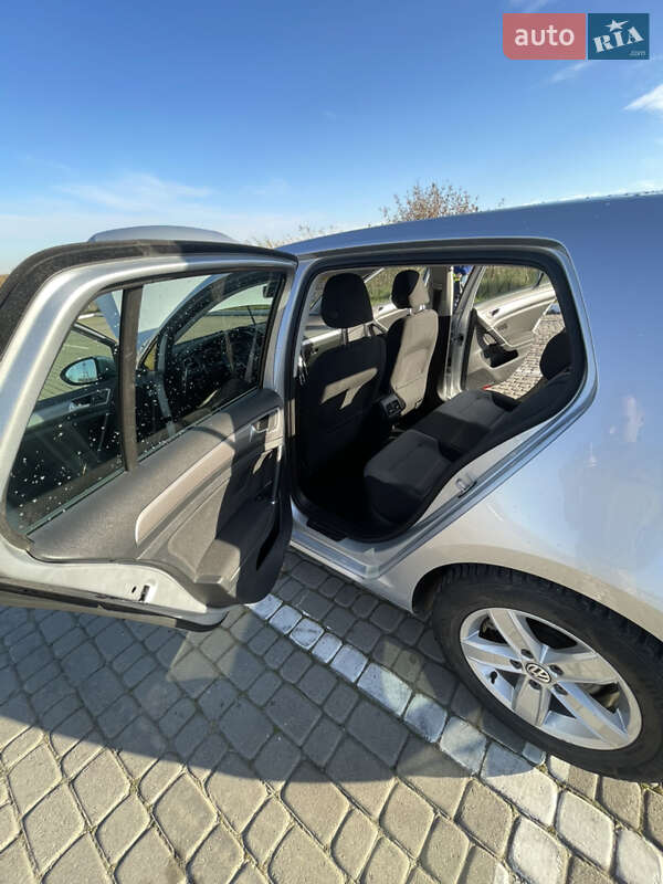 Хетчбек Volkswagen e-Golf 2015 в Львові