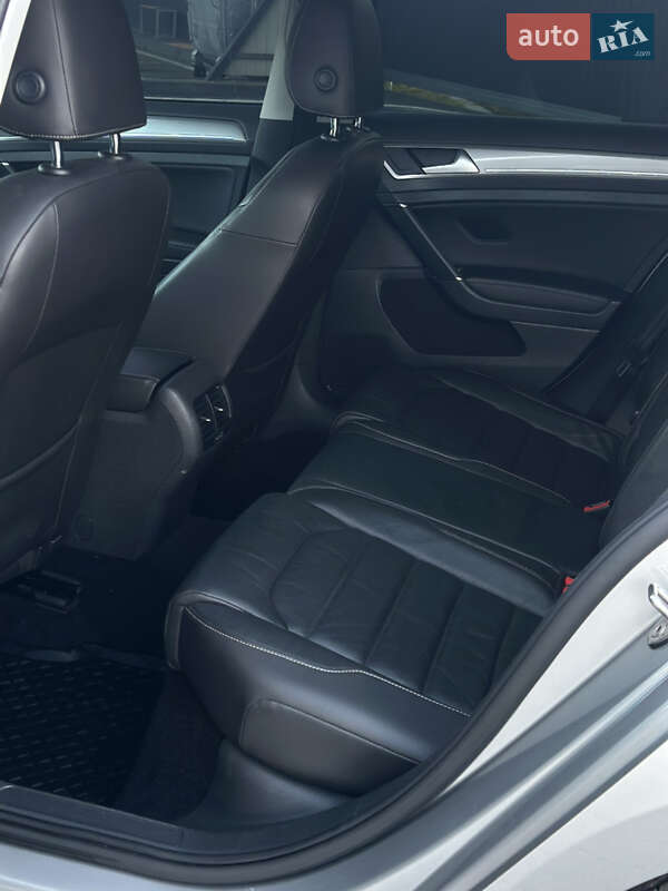 Хэтчбек Volkswagen e-Golf 2016 в Самборе фото 17 Хэтчбек Volkswagen e-Golf 2016 в Самборе