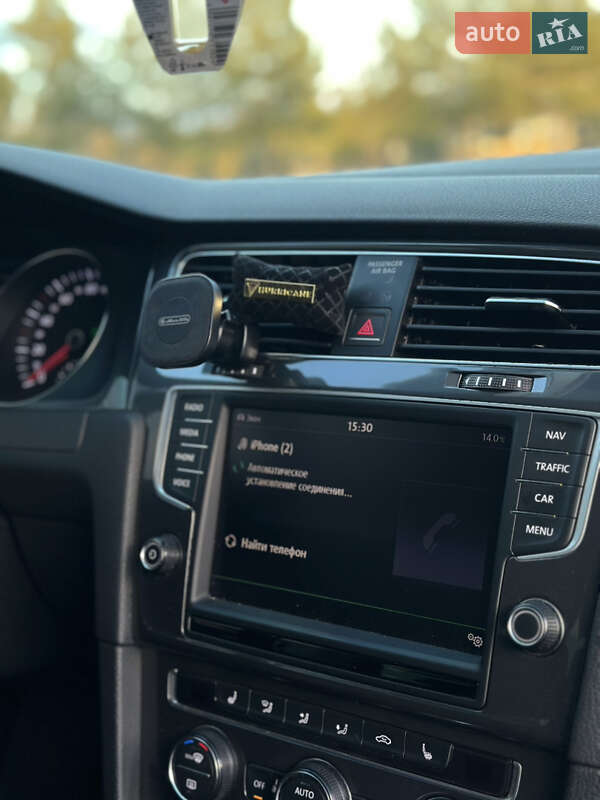 Хэтчбек Volkswagen e-Golf 2016 в Самборе фото 23 Хэтчбек Volkswagen e-Golf 2016 в Самборе