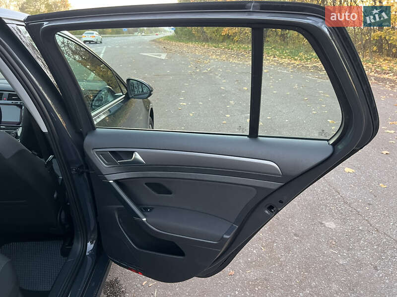 Хэтчбек Volkswagen e-Golf 2020 в Бродах фото 35 Хэтчбек Volkswagen e-Golf 2020 в Бродах