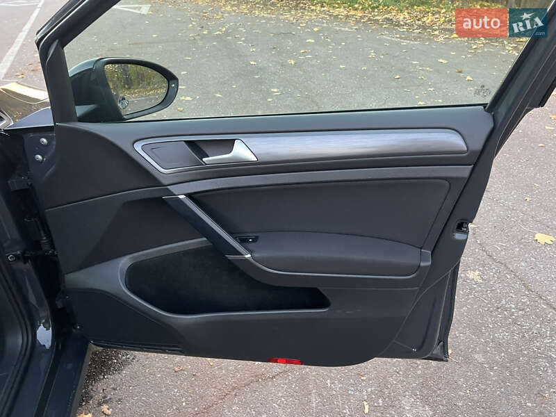 Хэтчбек Volkswagen e-Golf 2020 в Бродах фото 39 Хэтчбек Volkswagen e-Golf 2020 в Бродах