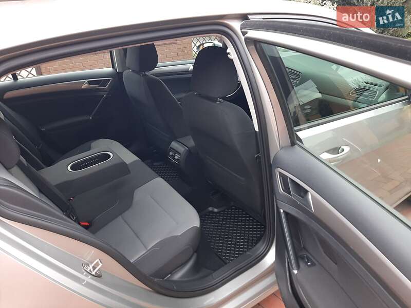 Хэтчбек Volkswagen e-Golf 2015 в Полтаве