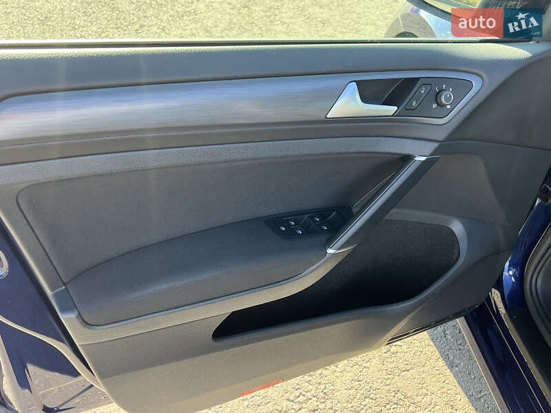 Хэтчбек Volkswagen e-Golf 2018 в Дрогобыче