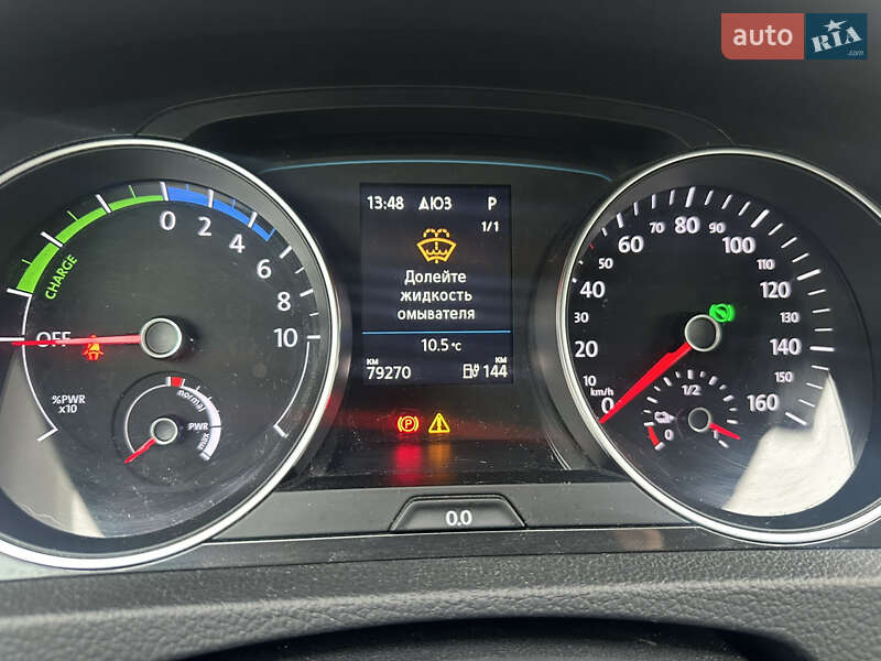 Хэтчбек Volkswagen e-Golf 2018 в Киеве