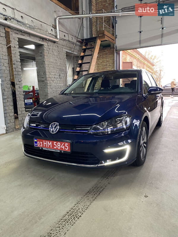 Volkswagen e-Golf 2015