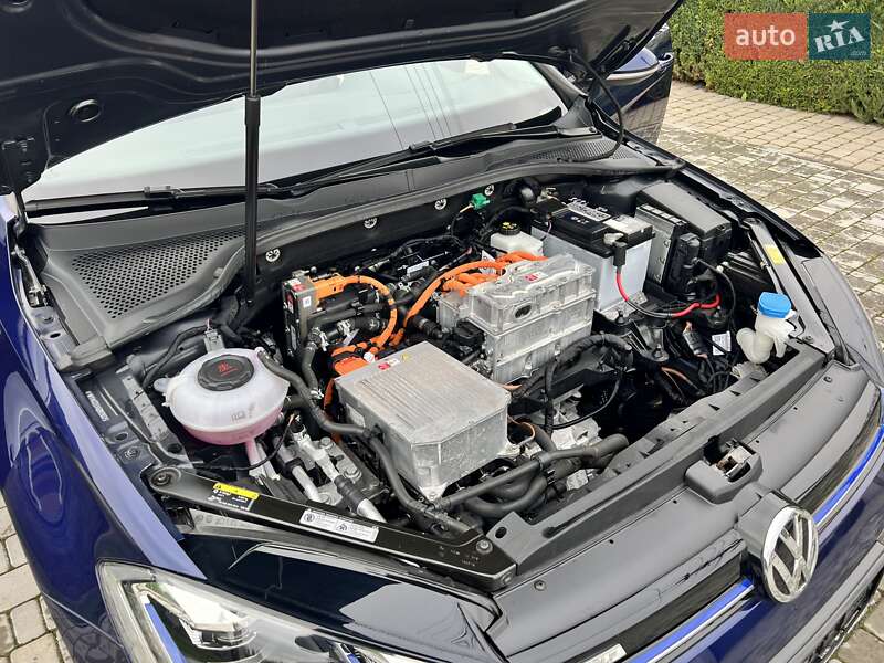 Хэтчбек Volkswagen e-Golf 2018 в Ровно фото 78 Хэтчбек Volkswagen e-Golf 2018 в Ровно