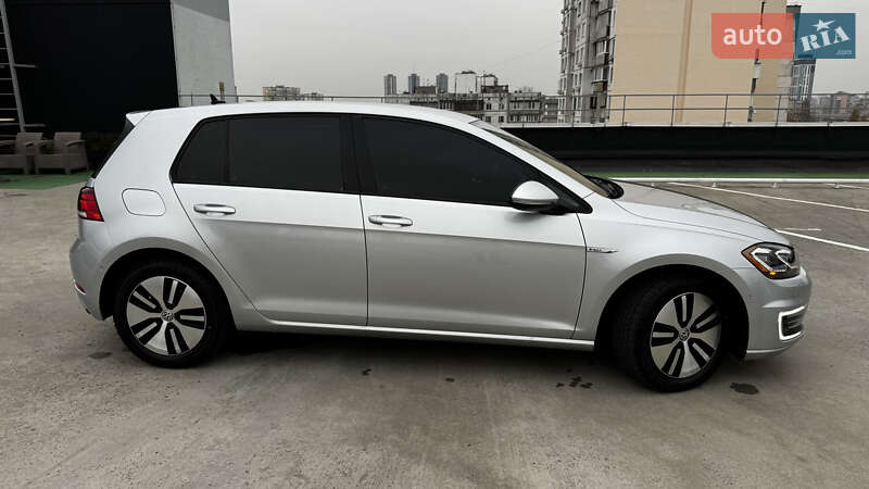 Хэтчбек Volkswagen e-Golf 2019 в Киеве