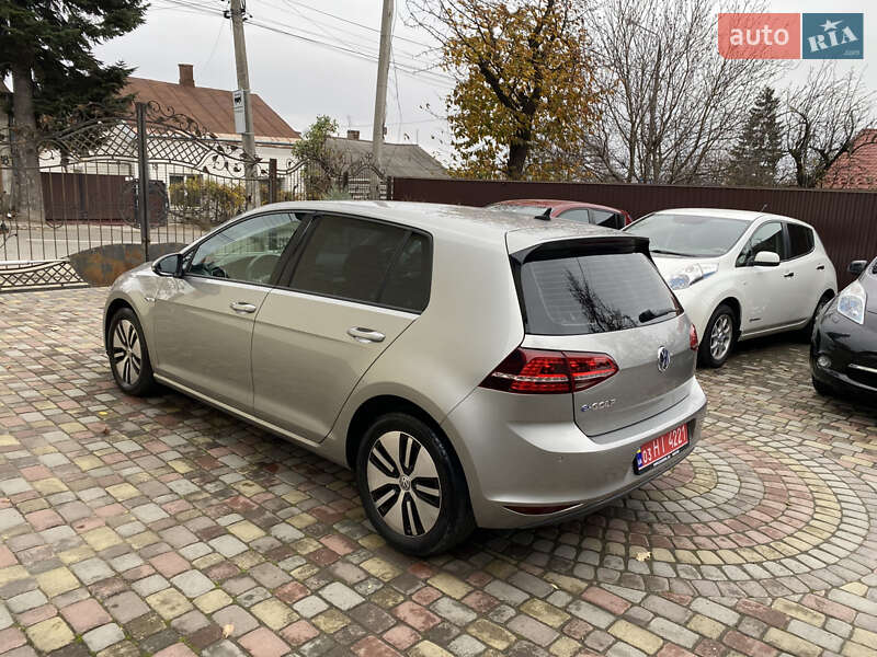 Хетчбек Volkswagen e-Golf 2015 в Чернівцях