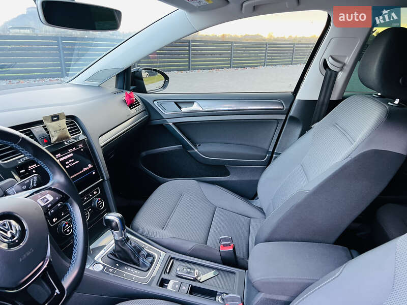 Хэтчбек Volkswagen e-Golf 2018 в Мукачево