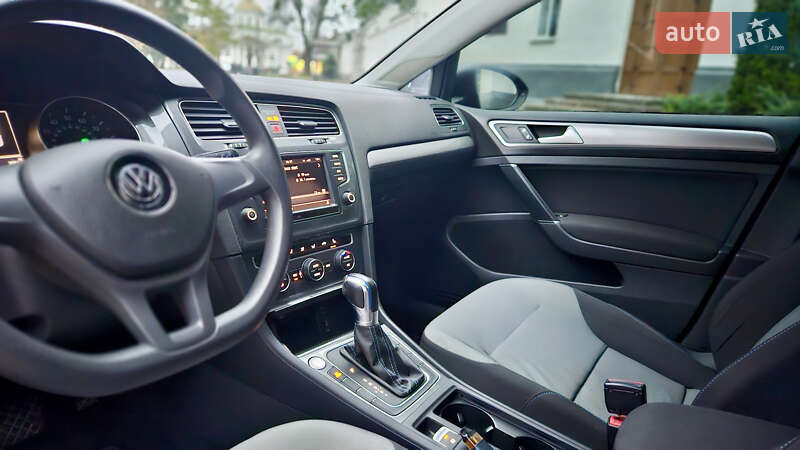 Хэтчбек Volkswagen e-Golf 2016 в Белой Церкви