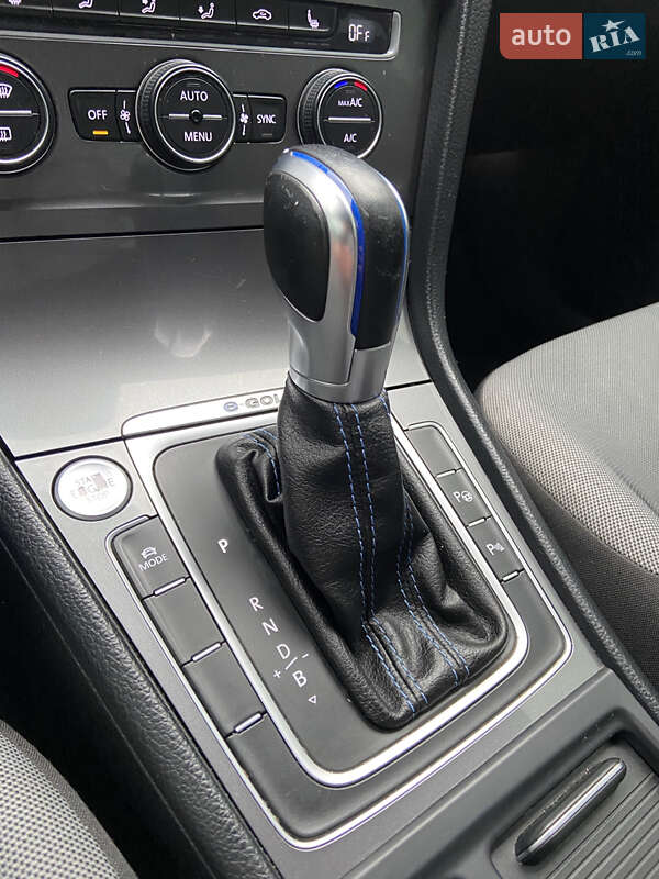 Хетчбек Volkswagen e-Golf 2014 в Львові