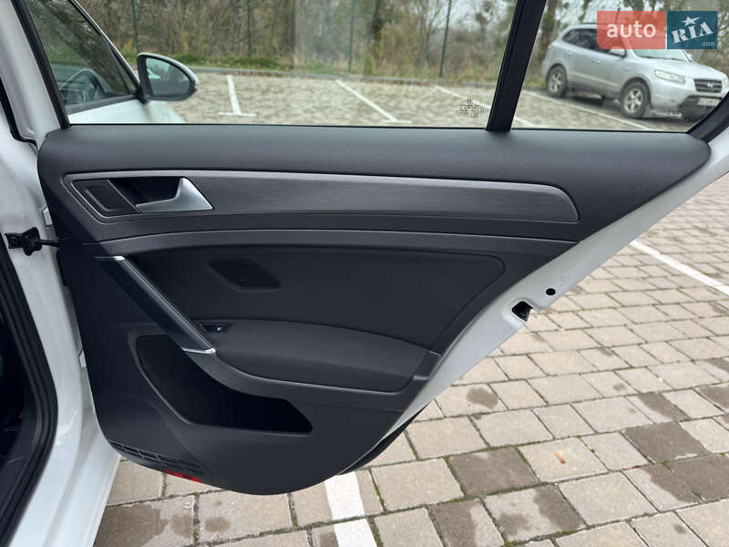 Хэтчбек Volkswagen e-Golf 2019 в Луцке