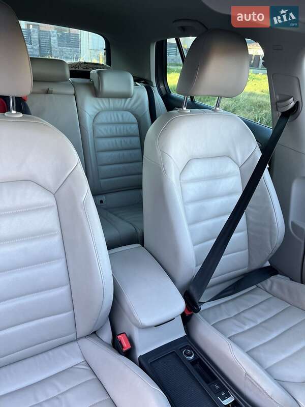 Хетчбек Volkswagen e-Golf 2015 в Городку