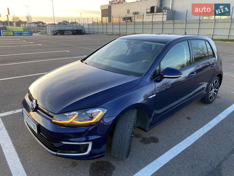 Хэтчбек Volkswagen e-Golf 2018 в Львове