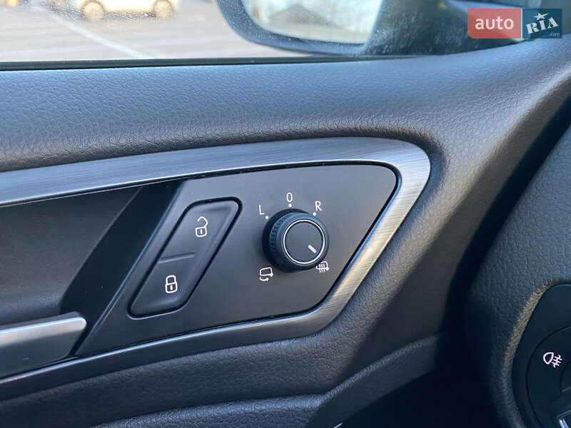 Хэтчбек Volkswagen e-Golf 2018 в Львове