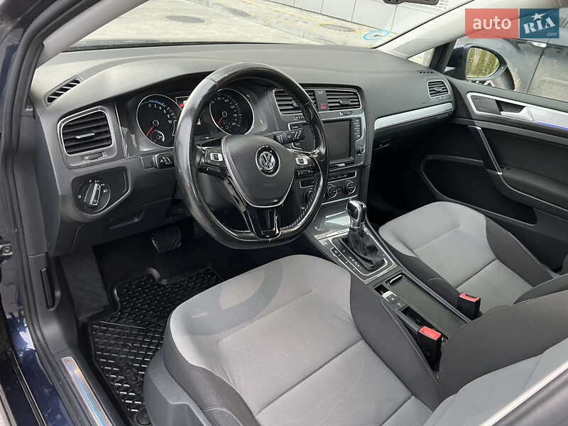 Хэтчбек Volkswagen e-Golf 2015 в Львове