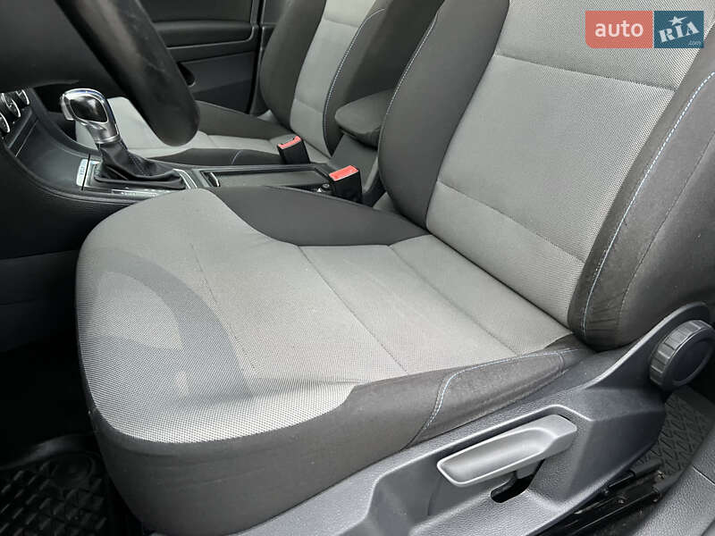 Хэтчбек Volkswagen e-Golf 2015 в Львове