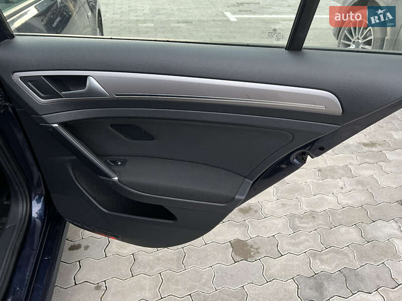 Хэтчбек Volkswagen e-Golf 2015 в Львове