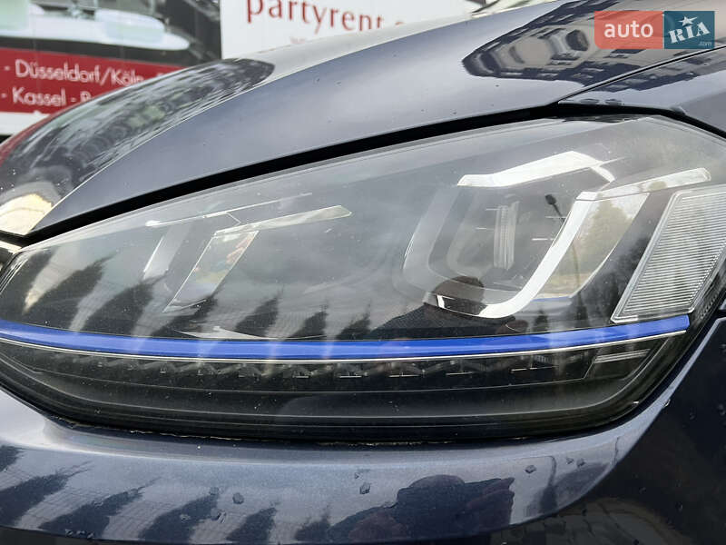 Хэтчбек Volkswagen e-Golf 2015 в Львове