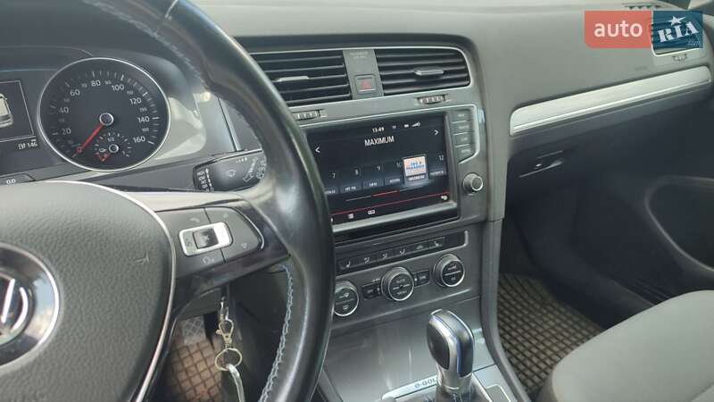 Хетчбек Volkswagen e-Golf 2015 в Києві