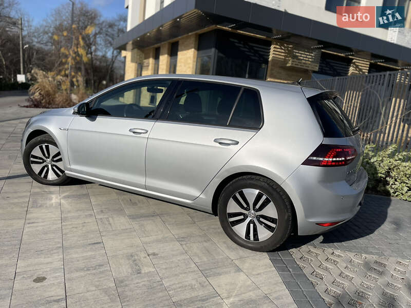Хэтчбек Volkswagen e-Golf 2017 в Кропивницком