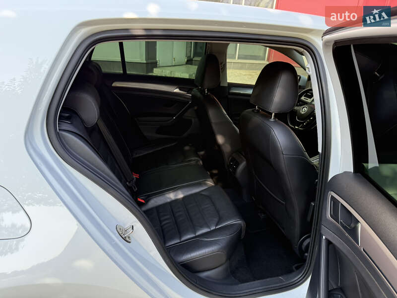 Хэтчбек Volkswagen e-Golf 2014 в Киеве