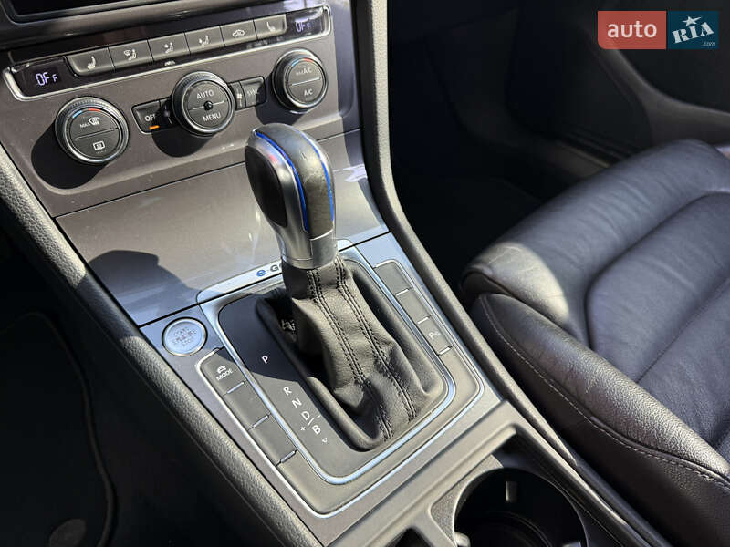 Хэтчбек Volkswagen e-Golf 2014 в Киеве