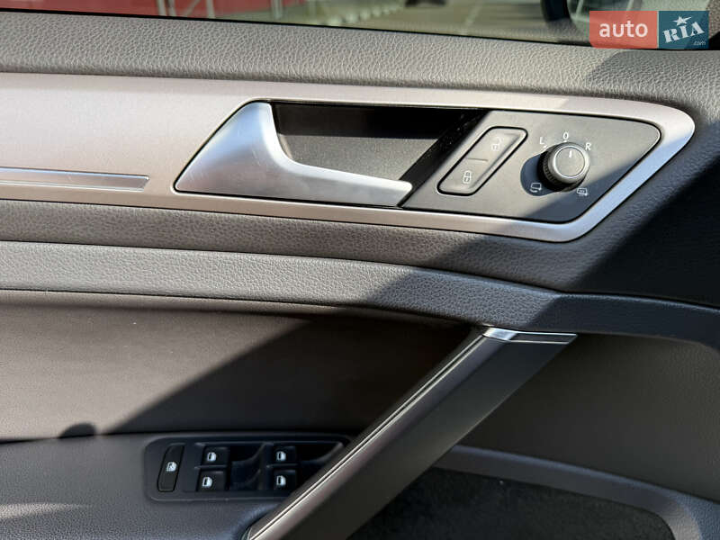 Хэтчбек Volkswagen e-Golf 2014 в Киеве