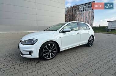 Хетчбек Volkswagen e-Golf 2015 в Києві