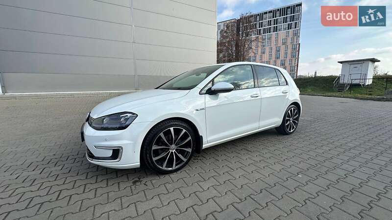 Volkswagen e-Golf 2015