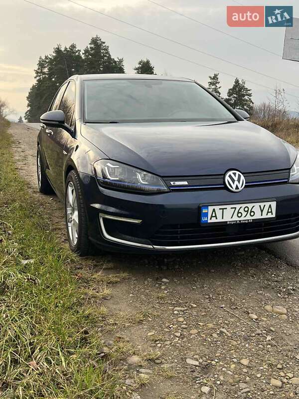 Хетчбек Volkswagen e-Golf 2015 в Косові фото 21 Хетчбек Volkswagen e-Golf 2015 в Косові