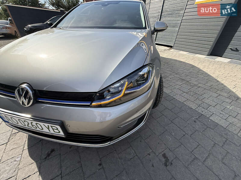 Хэтчбек Volkswagen e-Golf 2017 в Мукачево