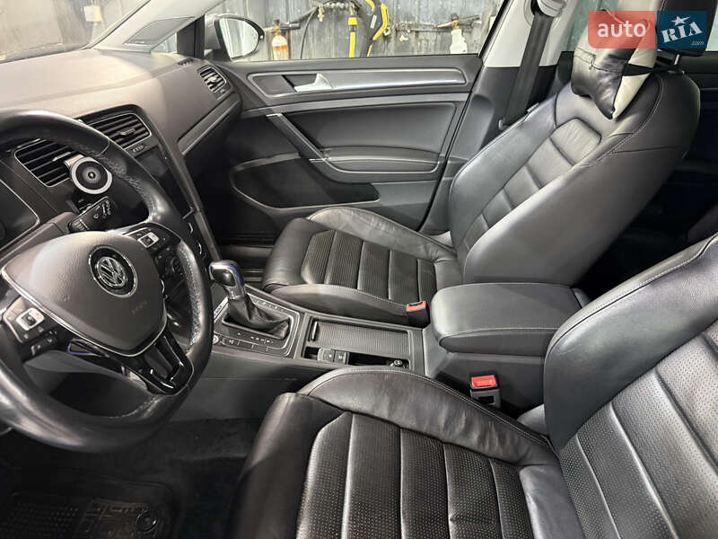 Хэтчбек Volkswagen e-Golf 2017 в Мукачево