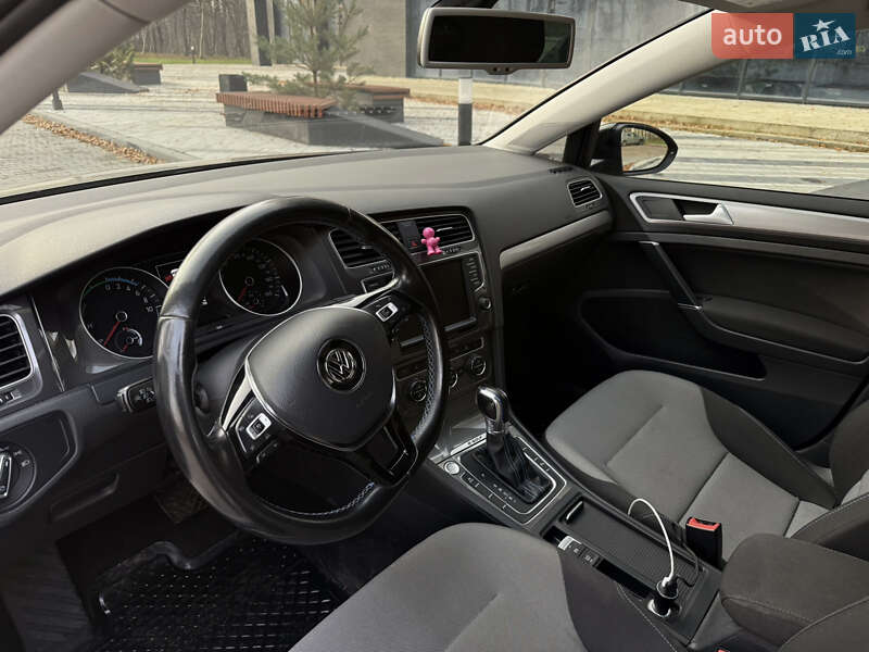 Хэтчбек Volkswagen e-Golf 2015 в Тернополе