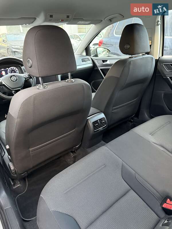 Хэтчбек Volkswagen e-Golf 2017 в Ивано-Франковске