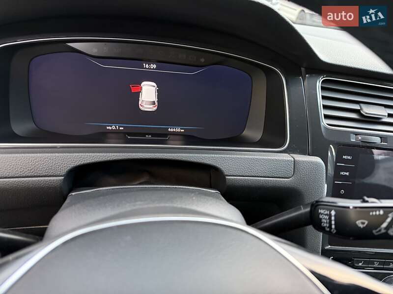 Хэтчбек Volkswagen e-Golf 2017 в Ивано-Франковске