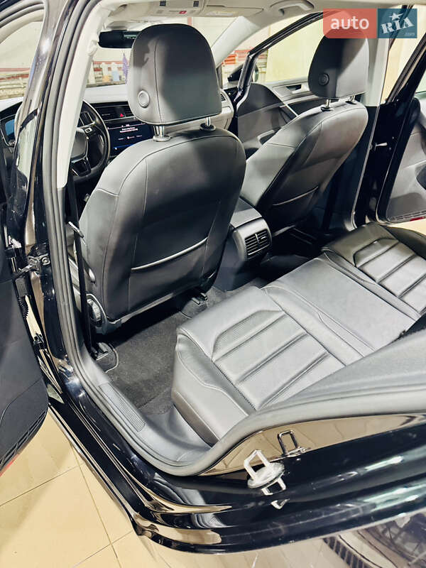 Хетчбек Volkswagen e-Golf 2018 в Львові