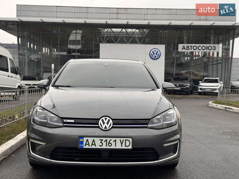Хэтчбек Volkswagen e-Golf 2017 в Киеве