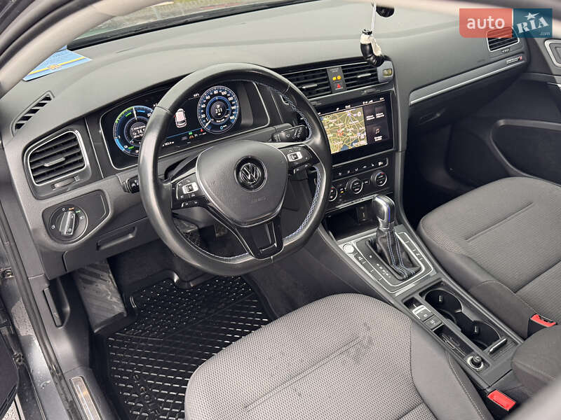 Хэтчбек Volkswagen e-Golf 2017 в Киеве