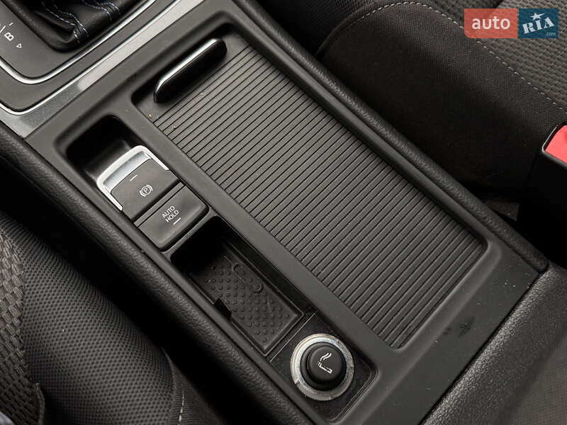 Хэтчбек Volkswagen e-Golf 2017 в Киеве