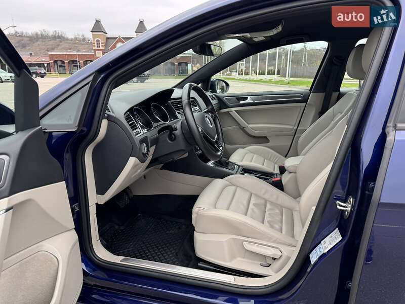 Хэтчбек Volkswagen e-Golf 2020 в Киеве