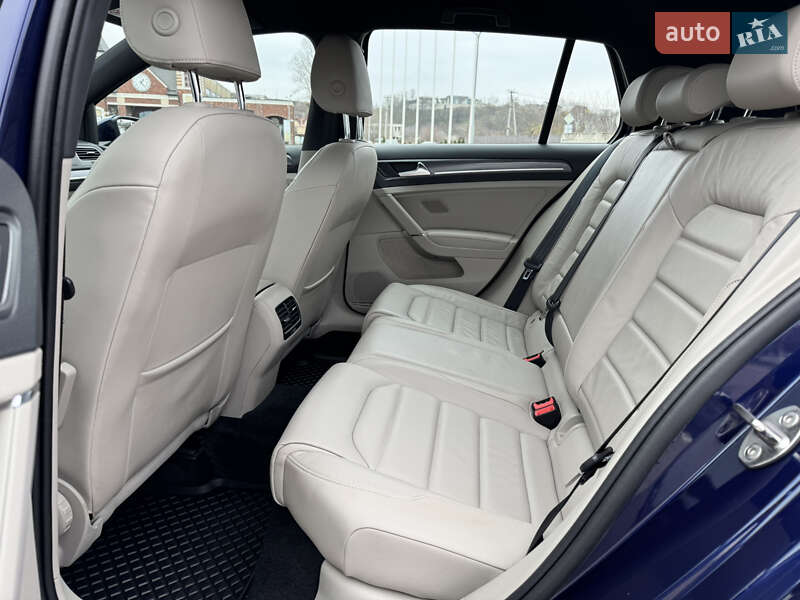 Хэтчбек Volkswagen e-Golf 2020 в Киеве