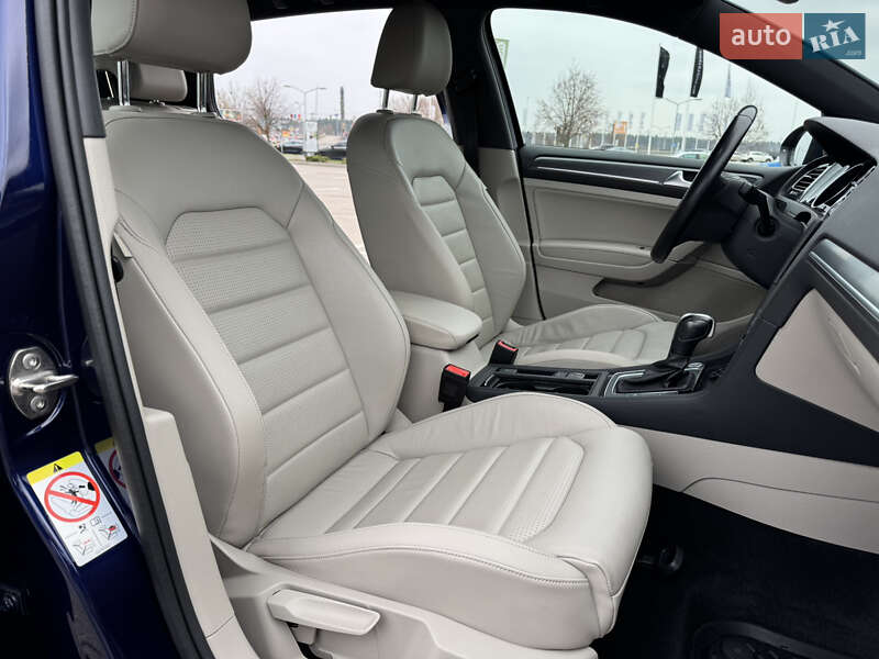 Хэтчбек Volkswagen e-Golf 2020 в Киеве