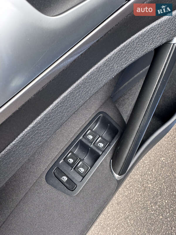 Хетчбек Volkswagen e-Golf 2015 в Кропивницькому