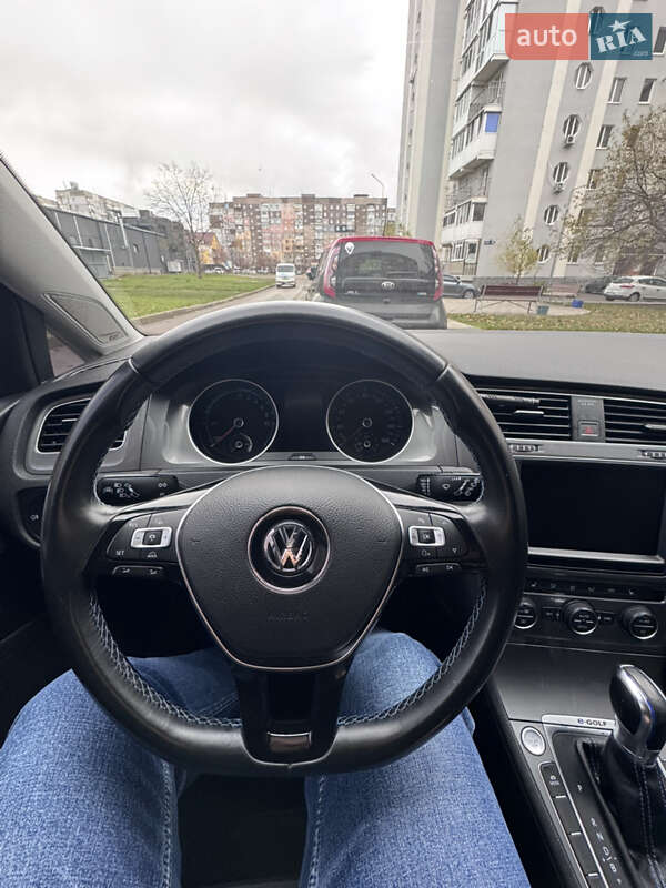 Хетчбек Volkswagen e-Golf 2015 в Кропивницькому